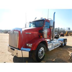 2013 KENWORTH T800 Day Cab Truck