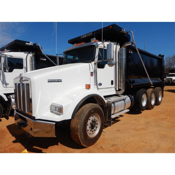 2020 KENWORTH T800 Dump Truck