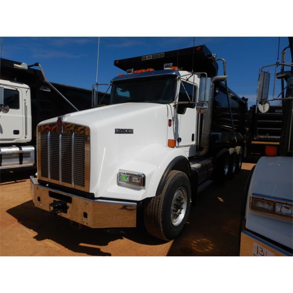 2020 KENWORTH T800 Dump Truck