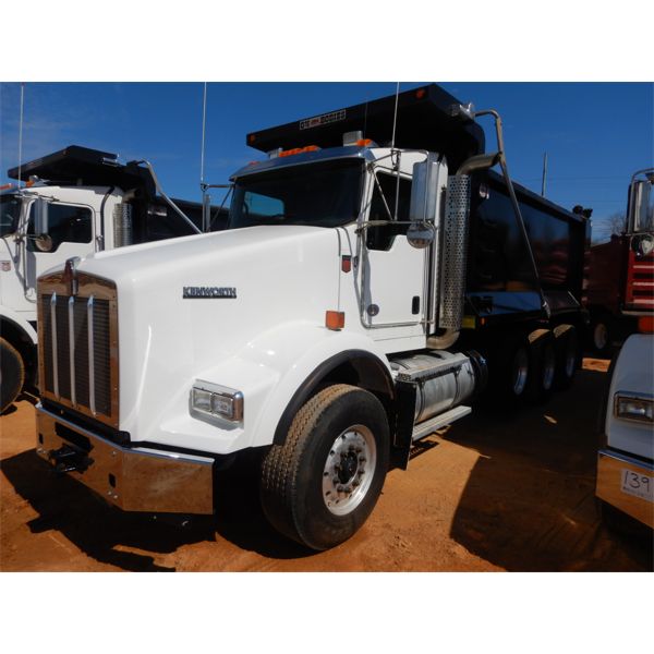 2020 KENWORTH T800 Dump Truck