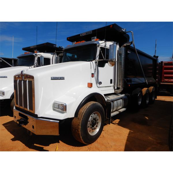 2020 KENWORTH T800 Dump Truck