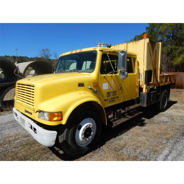 1997 INTERNATIONAL 4700 Flatbed Truck