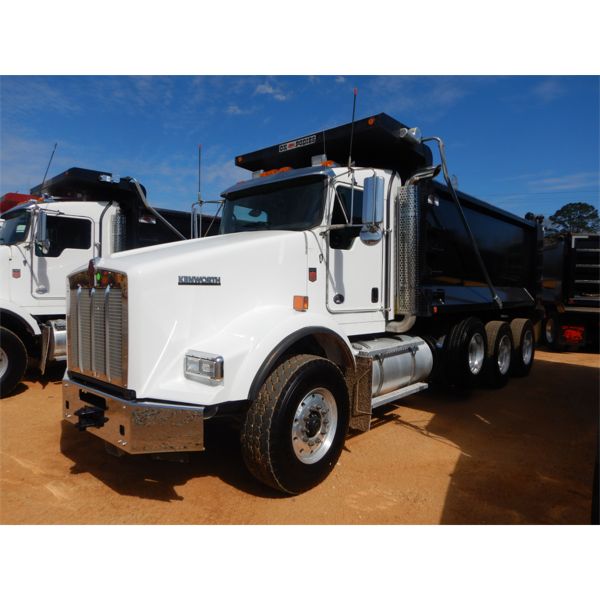 2020 KENWORTH T800 Dump Truck