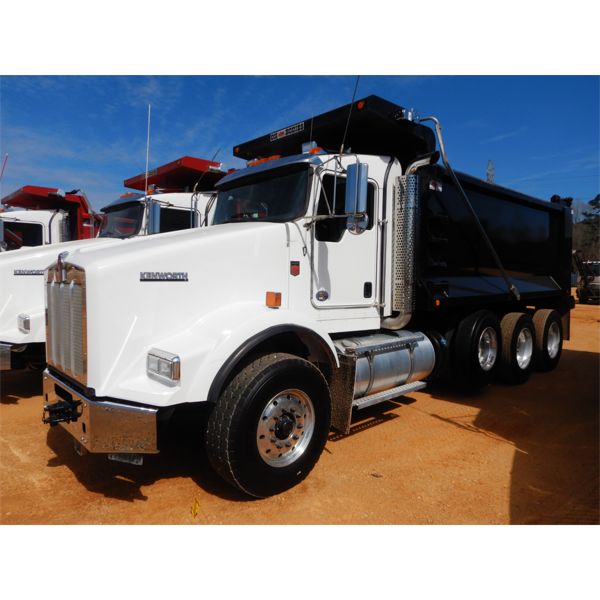 2020 KENWORTH T800 Dump Truck