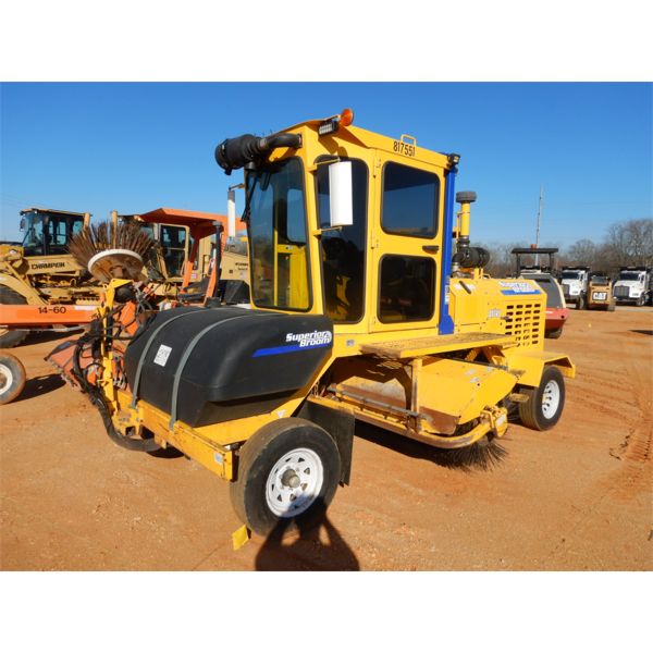 2017 SUPERIOR DT74J Broom