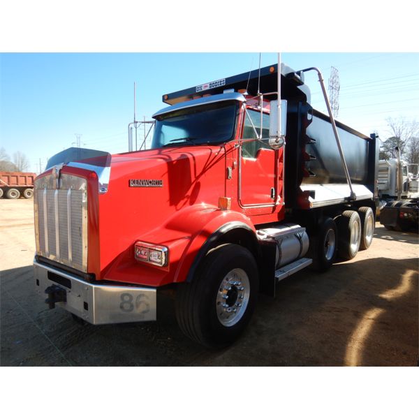 2011 KENWORTH T800 Dump Truck