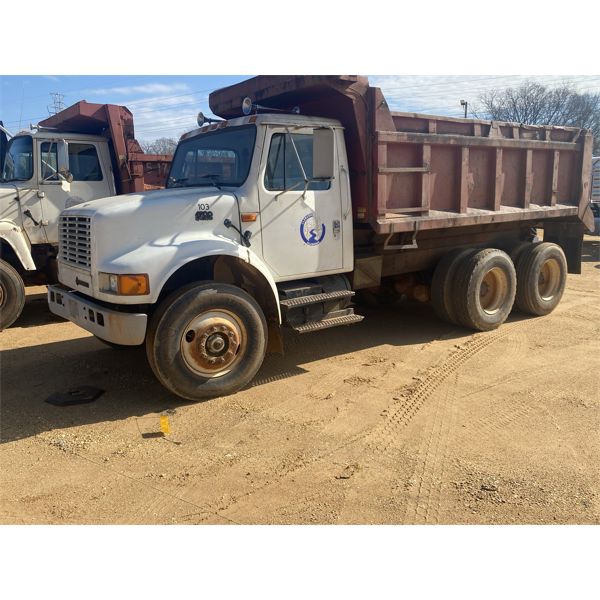 1990 INTERNATIONAL 4900 Dump Truck