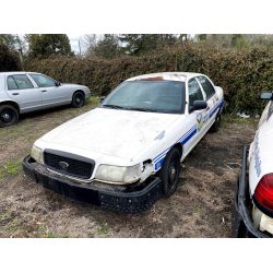 2004 FORD CROWN VICTORIA Automobile
