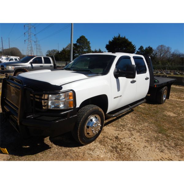 2013 CHEVROLET 3500 HD Flatbed Truck