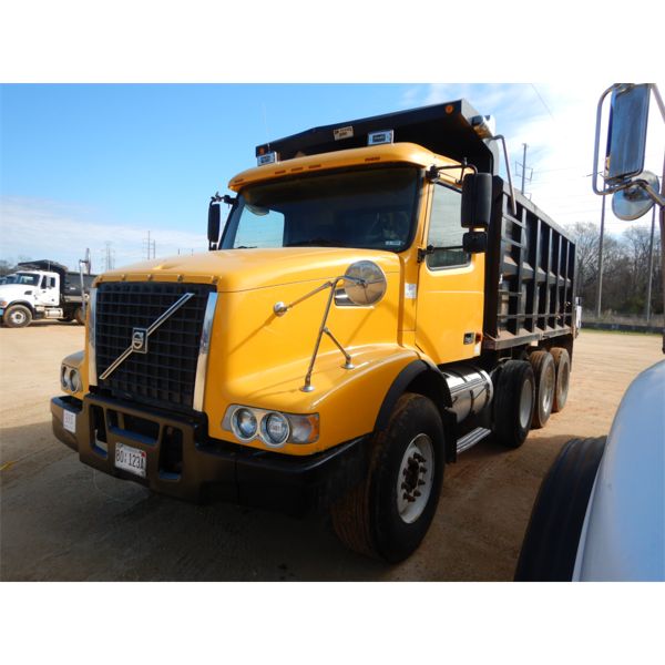 2008 VOLVO VHD Dump Truck