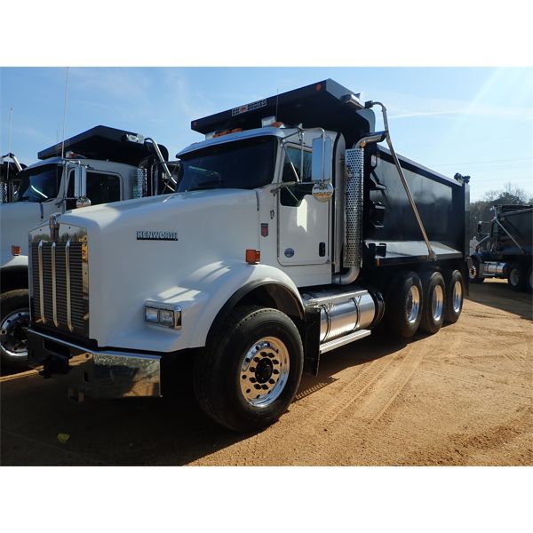 2020 KENWORTH T800 Dump Truck