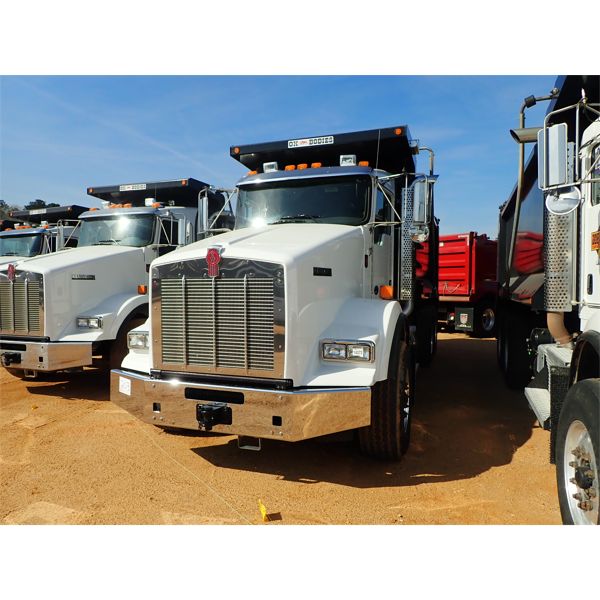 2020 KENWORTH T800 Dump Truck