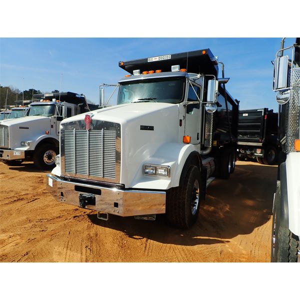 2020 KENWORTH T800 Dump Truck