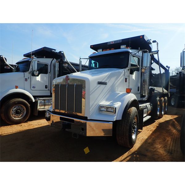 2020 KENWORTH T800 Dump Truck