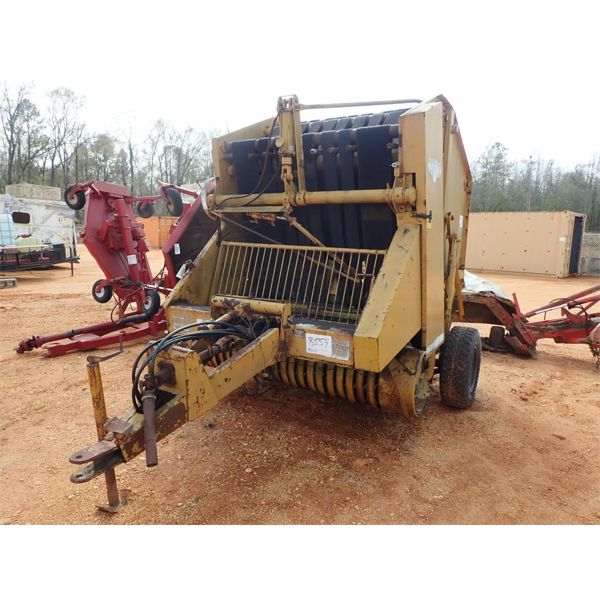 VERMEER 605F round hay baler