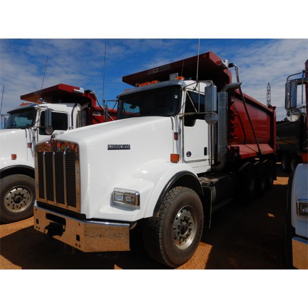 2020 KENWORTH T800 Dump Truck
