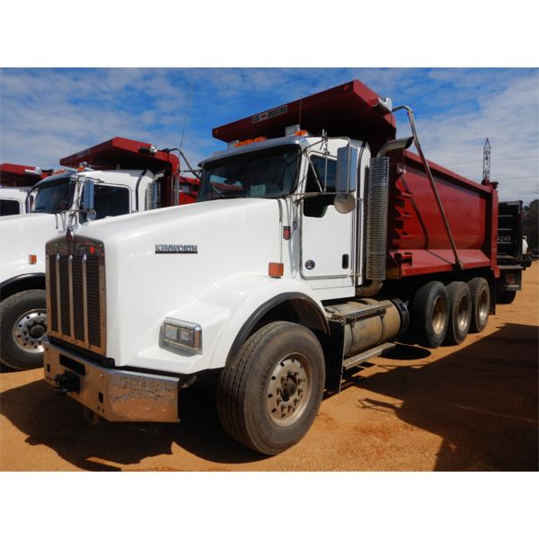 2020 KENWORTH T800 Dump Truck