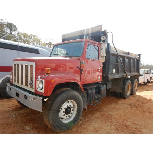2002 INTERNATIONAL 2574 Dump Truck