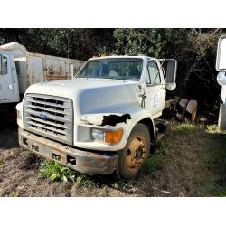 1995 FORD F800 Cab and Chassis Truck