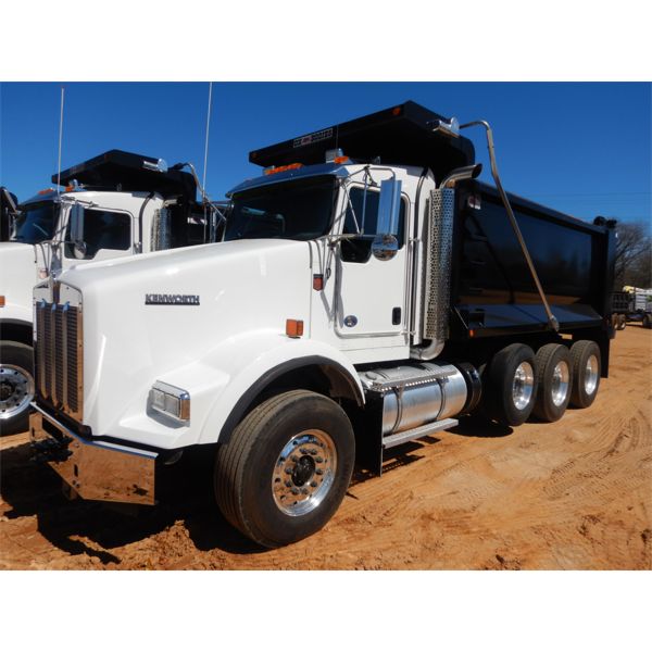 2020 KENWORTH T800 Dump Truck