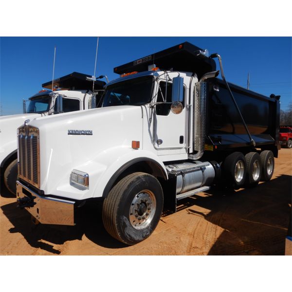 2020 KENWORTH T800 Dump Truck