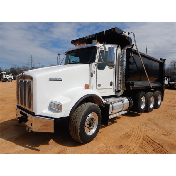2020 KENWORTH T800 Dump Truck
