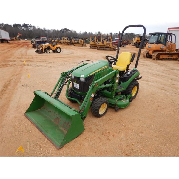 2014 JOHN DEERE 1025R Farm Tractor