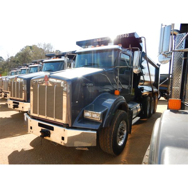 2019 KENWORTH T800 Dump Truck