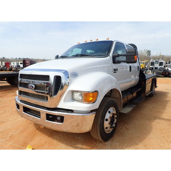 2011 FORD F650 Flatbed Truck