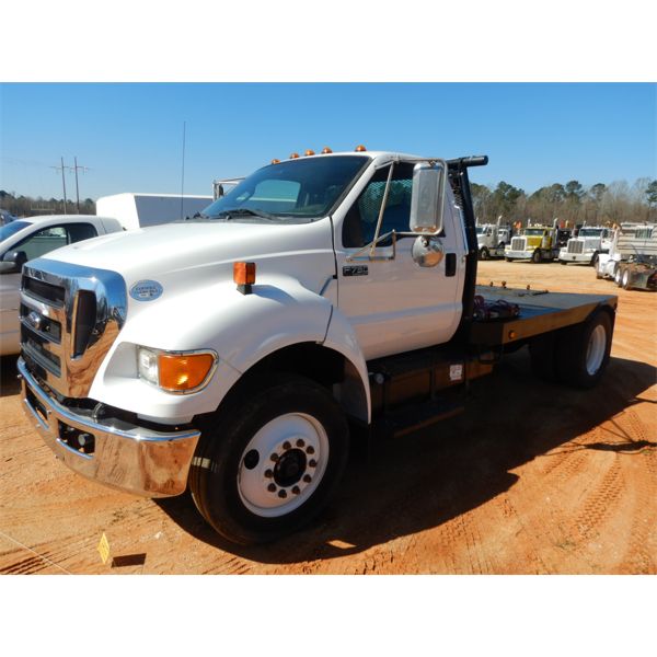 2011 FORD F750 Flatbed Truck