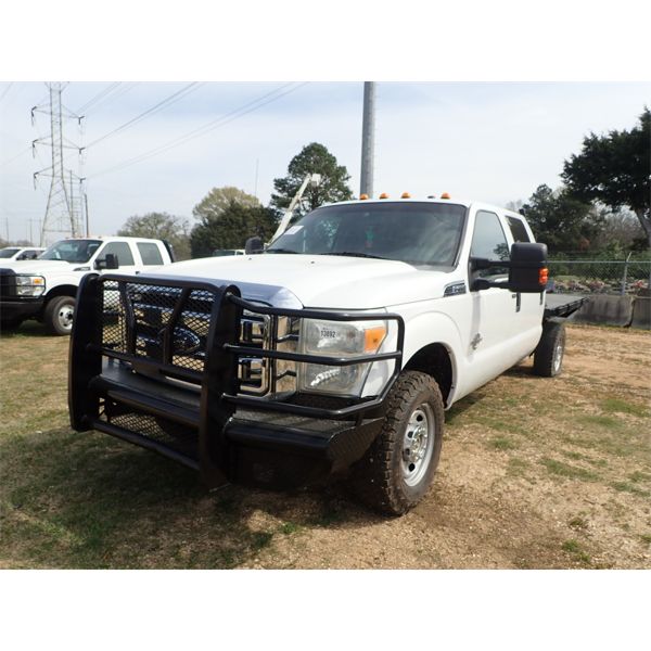 2011 FORD F350 Flatbed Truck