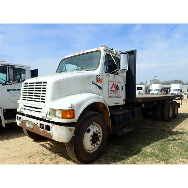 1999 INTERNATIONAL  Flatbed Truck