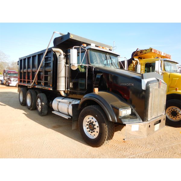 2001 KENWORTH T800 Dump Truck