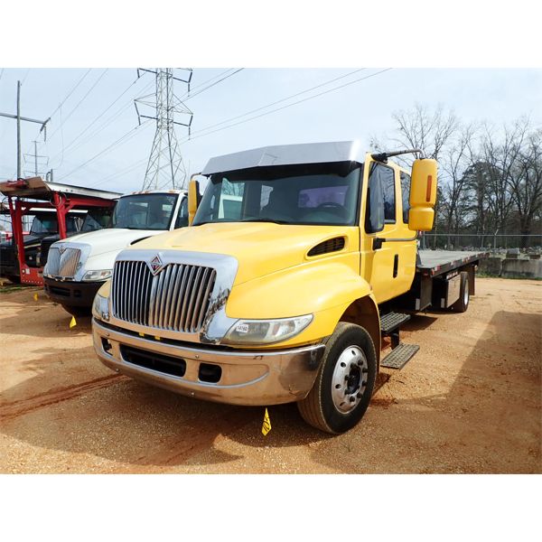 2002 INTERNATIONAL 4300 Rollback Truck