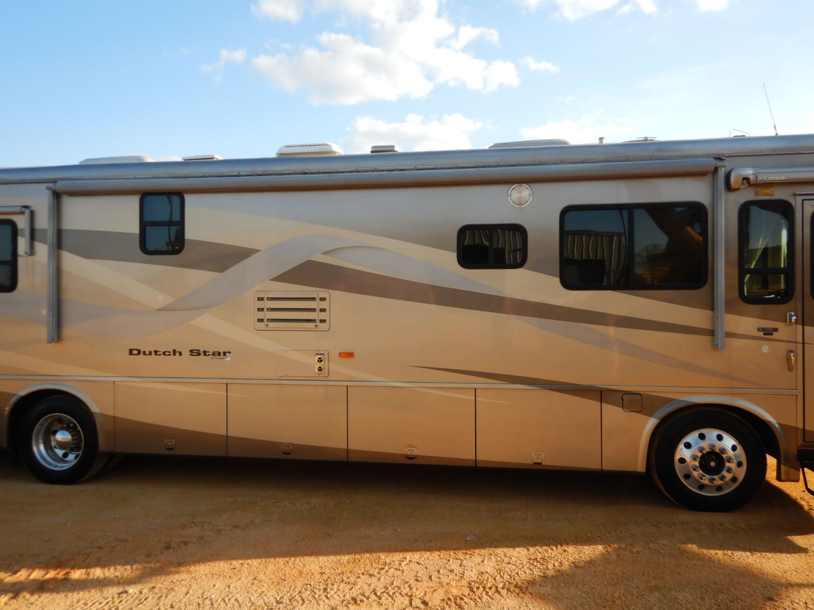 2004 NEWMAR DUTCH STAR RV - J.M. Wood Auction Company, Inc.