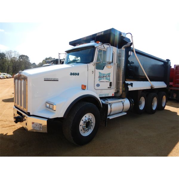 2018 KENWORTH T800 Dump Truck