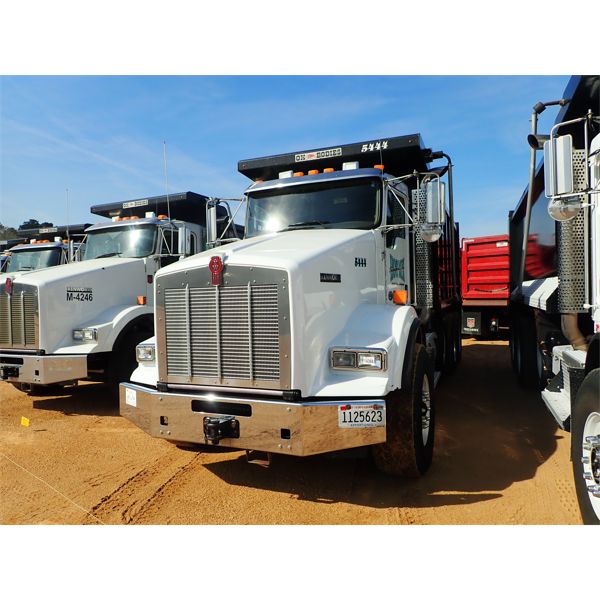 2018 KENWORTH T800 Dump Truck