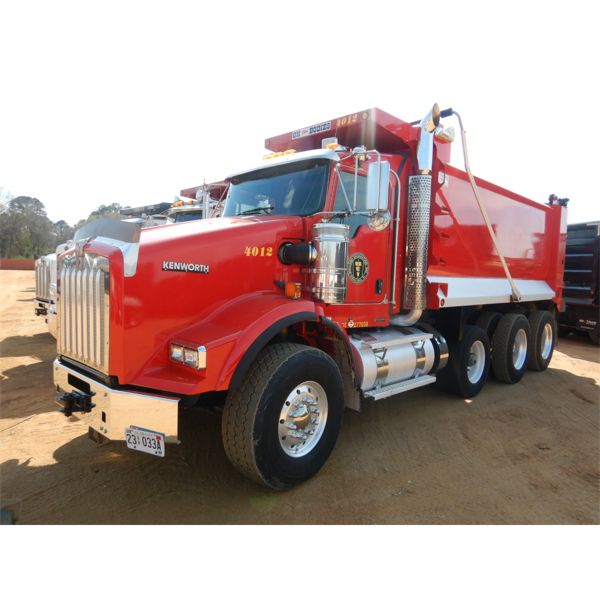 2016 KENWORTH T800 Dump Truck