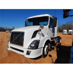 2011 VOLVO VN Day Cab Truck