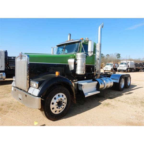 2012 KENWORTH W900L Day Cab Truck