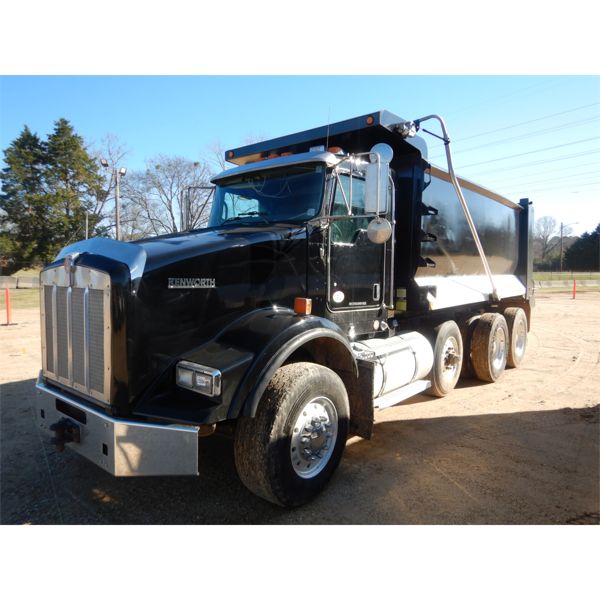 2013 KENWORTH T800 Dump Truck