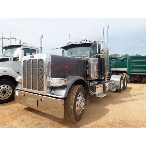 2015 PETERBILT 389 Day Cab Truck