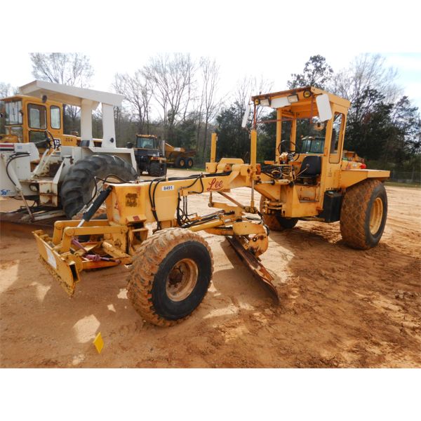 LEE G220 MAINTAINER Motor Grader