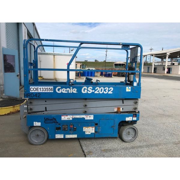 GENIE GS-2032 SCISSOR LIFT Aerial Work Platform