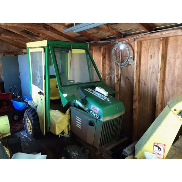 JOHN DEERE 420 Farm Tractor