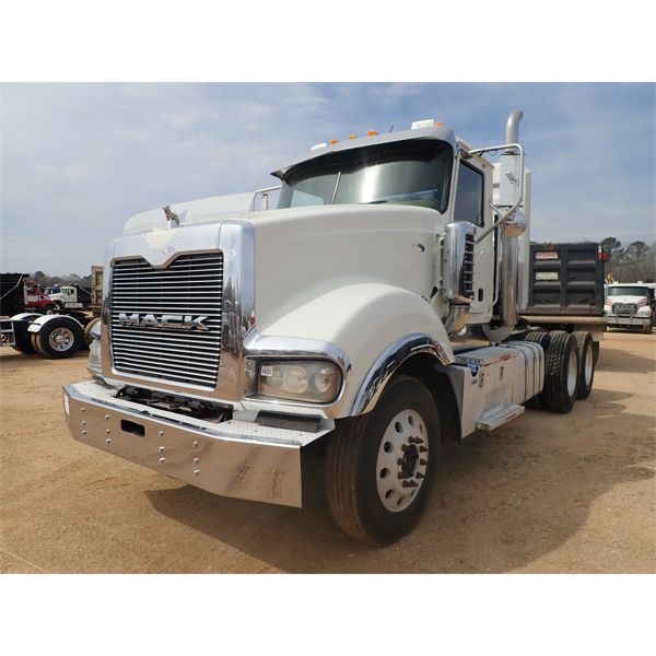 2012 MACK TD713 TITAN Day Cab Truck