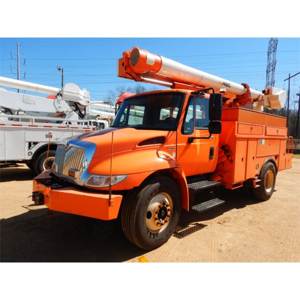 2010 INTERNATIONAL DURASTAR 4300M Bucket Truck