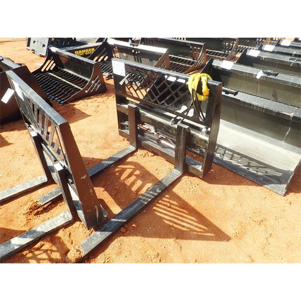 Fork assy w/hyd sliding forks, fits skid steer loader