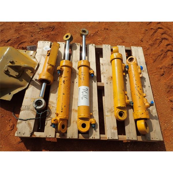 (5) 3 Cat hyd cylinder