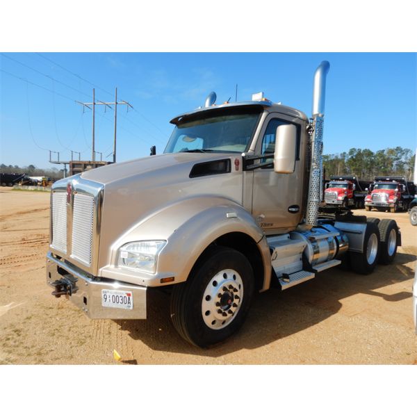 2015 KENWORTH T880 Day Cab Truck